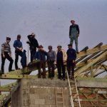 Vergrößerung des UnternehmensDie Qualität und Zuverlässigkeit sorgt für ein stetiges Wachstum an Aufträgen. Aus Platzgründen muss ein neuer Standort gefunden werden. Das Unternehmen zieht auf einen ehemaligen Aussiedlerhof in Gülchsheim um. Der ehemalige Stall wird zum Bürogebäude umgebaut, die landwirtschaftlichen Hallen zu Lager und Werkstatt. Mit mittlerweilen 12 Mitarbeitern werden Baustellen im regionalen Umkreis betreut. Der Fuhrpark wird durch Bagger, LKWs und Maschinen ergänzt.